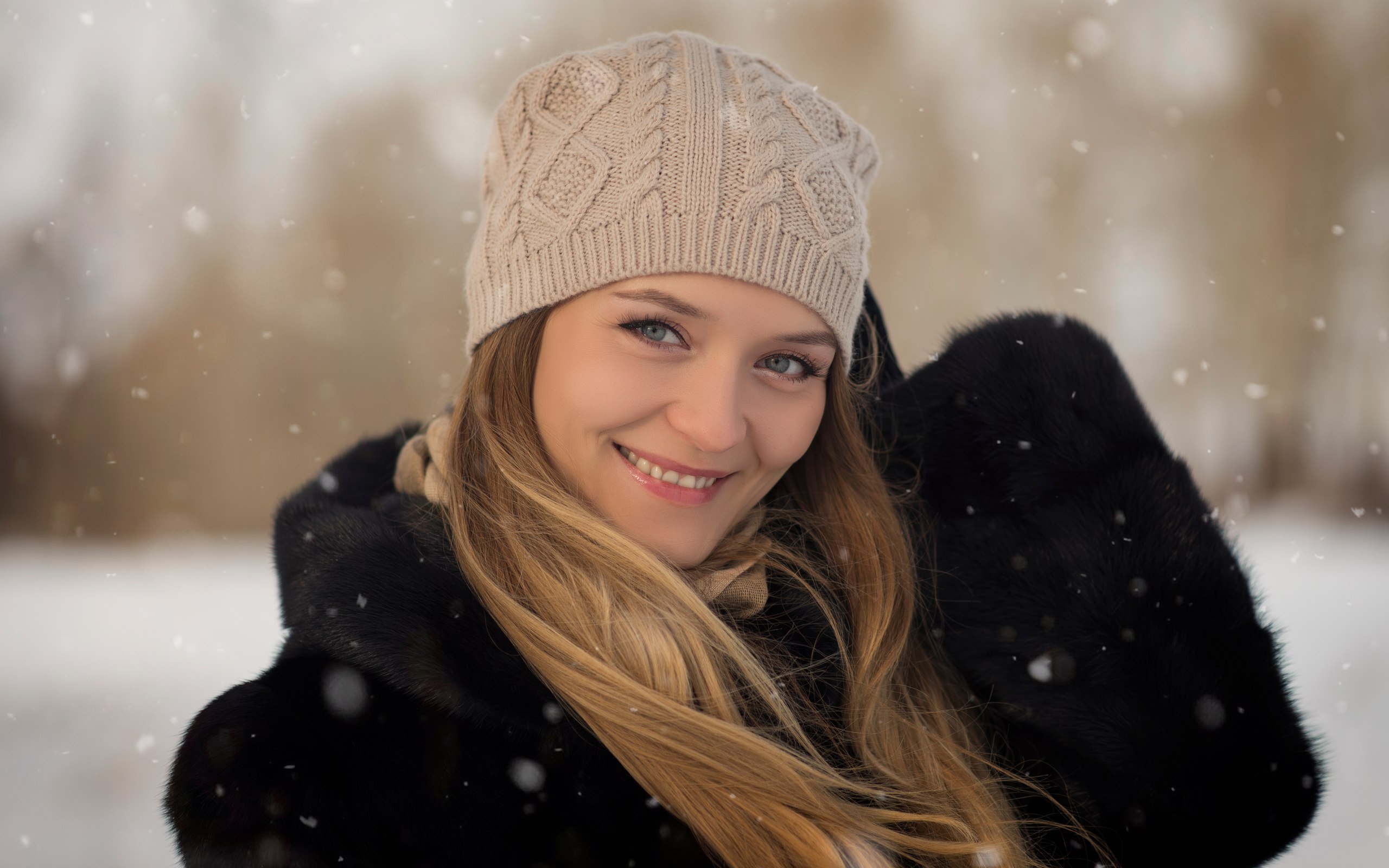 Download Depth Of Field Blue Eyes Hat Blonde Smile Woman Model HD Wallpaper