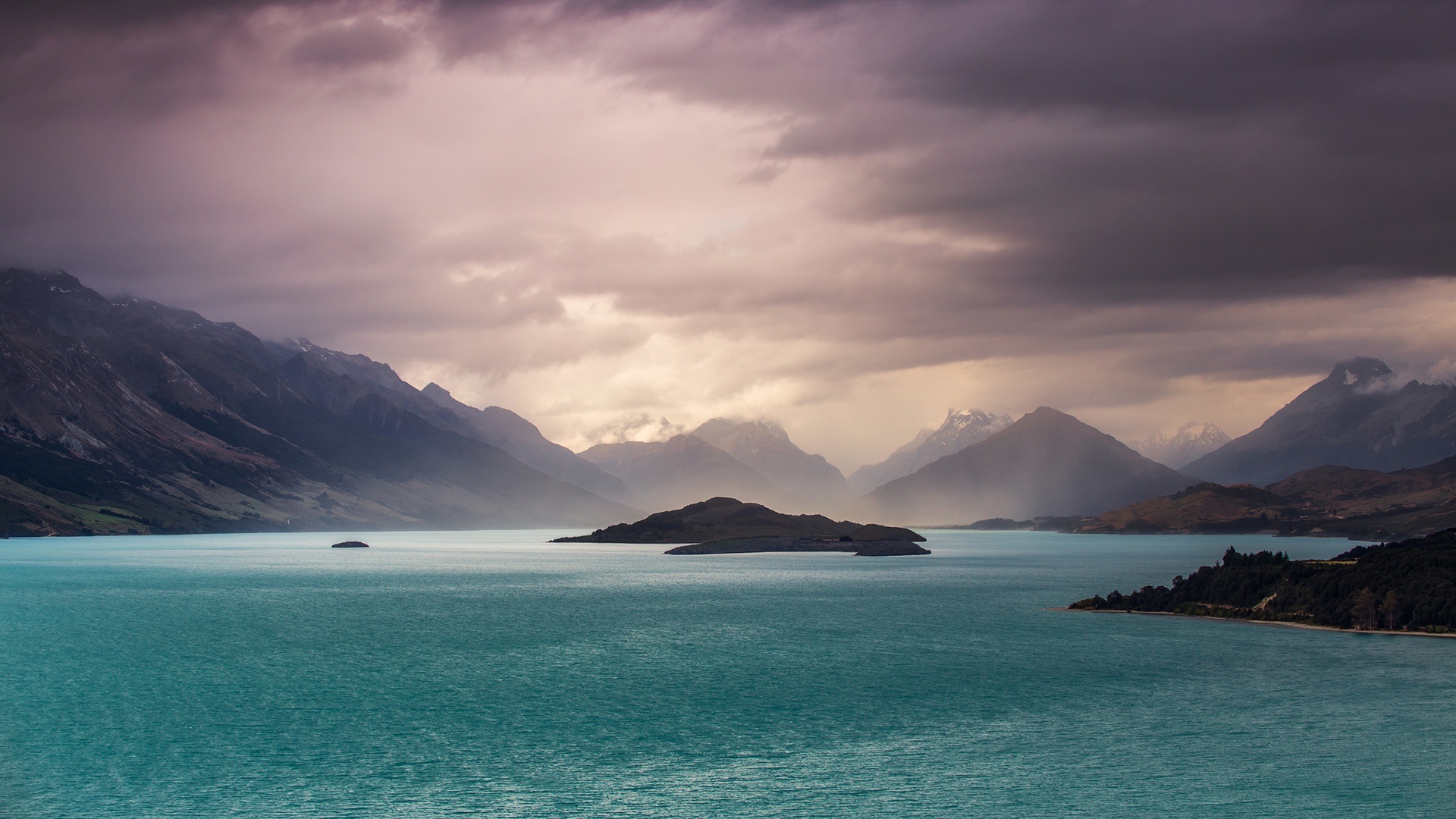 Lake in New Zealand by Sebastian Warneke