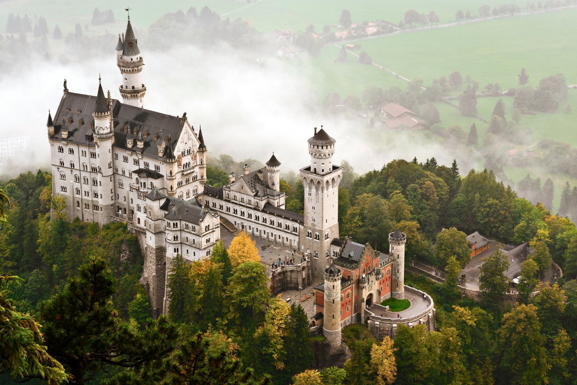 最童话的城堡之德国新天鹅城堡桌面壁纸 -桌面天下（Desktx.com）