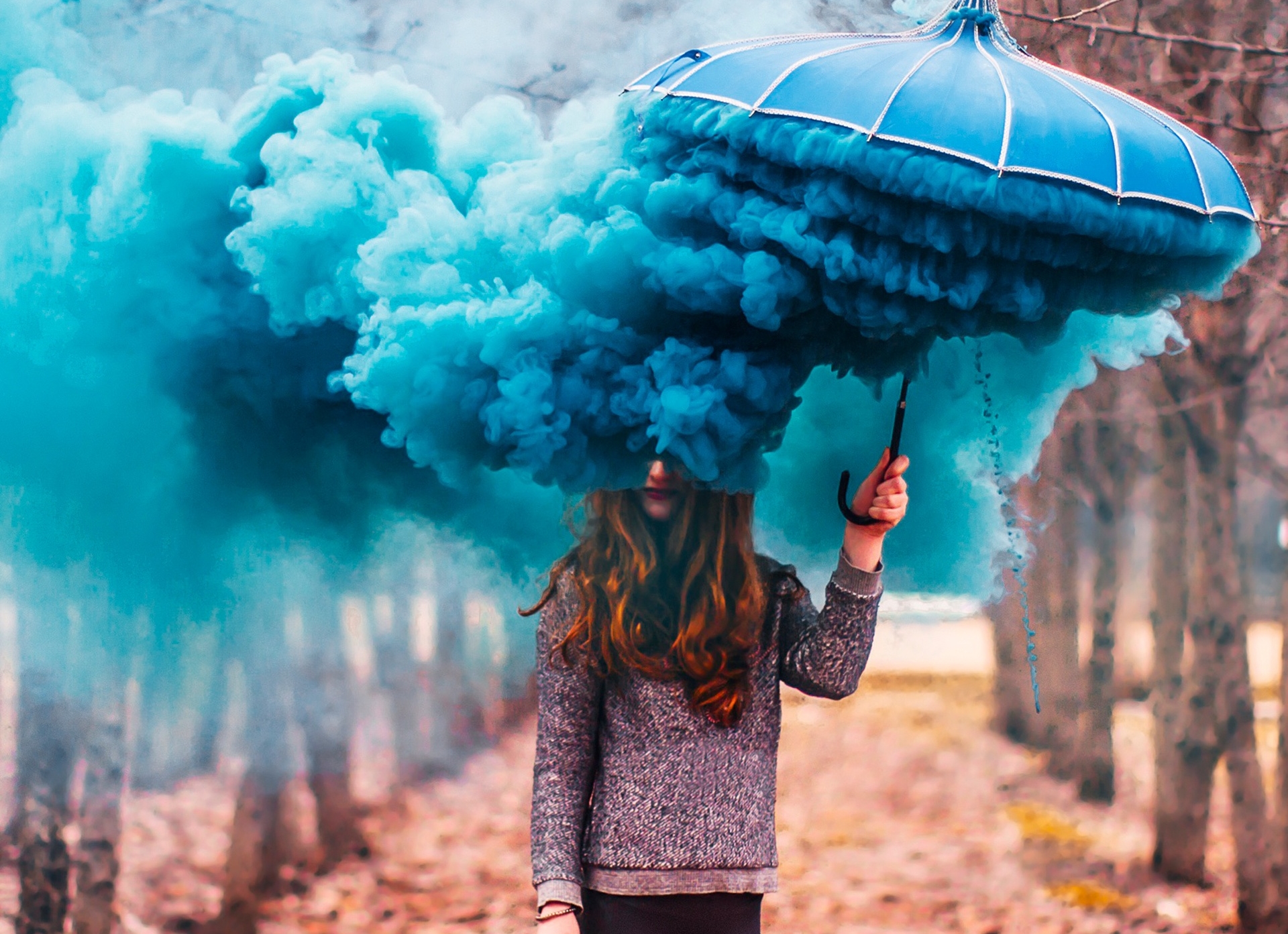 Фотосессия с цветным дымом и зонтом