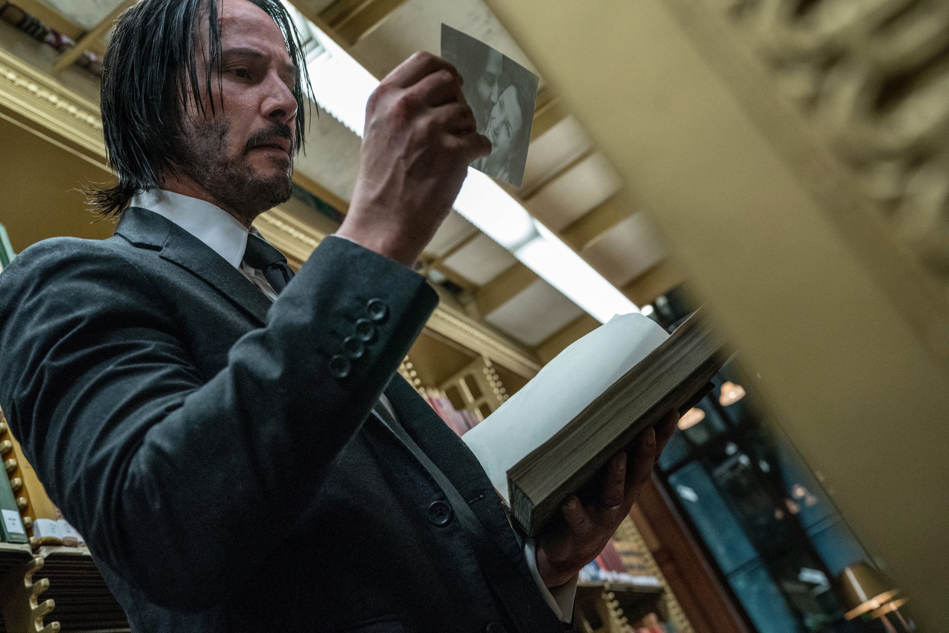 Keanu Reeves as John Wick in a scene from John Wick: Chapter 3 – Parabellum, captured in 4K Ultra HD for a detailed PC desktop wallpaper.
