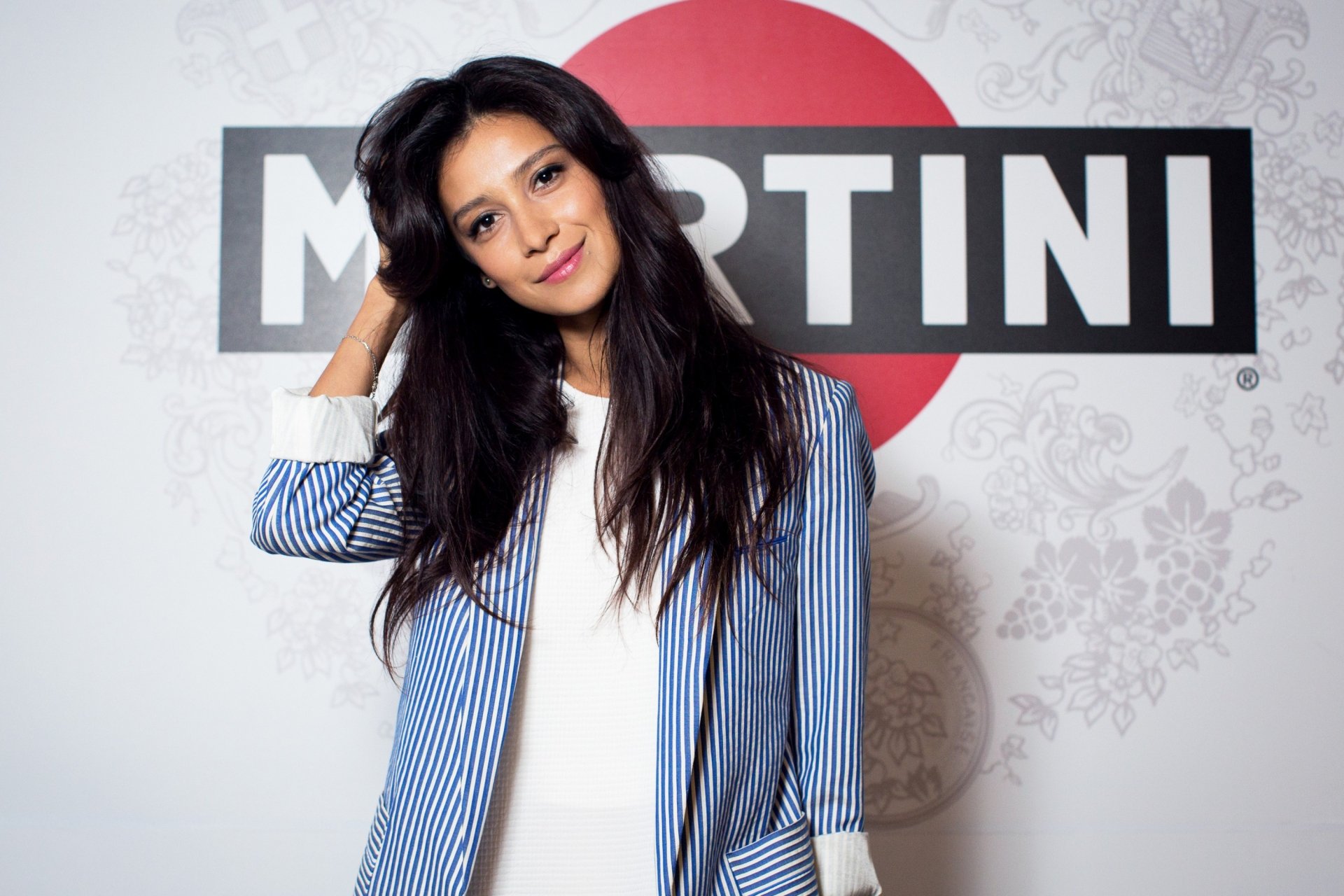 Download Brown Eyes Black Hair Russian Actress Woman Ravshana Kurkova HD Wallpaper