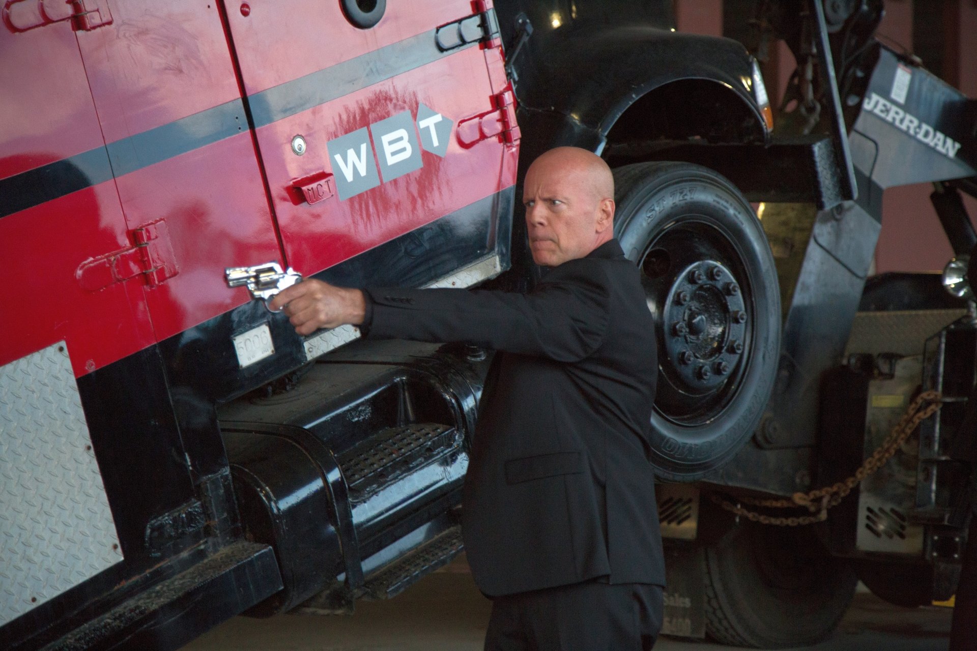Download Bruce Willis Movie Precious Cargo 4k Ultra HD Wallpaper