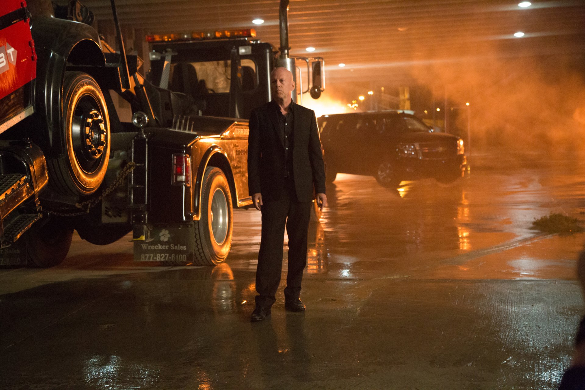 Download Bruce Willis Movie Precious Cargo HD Wallpaper