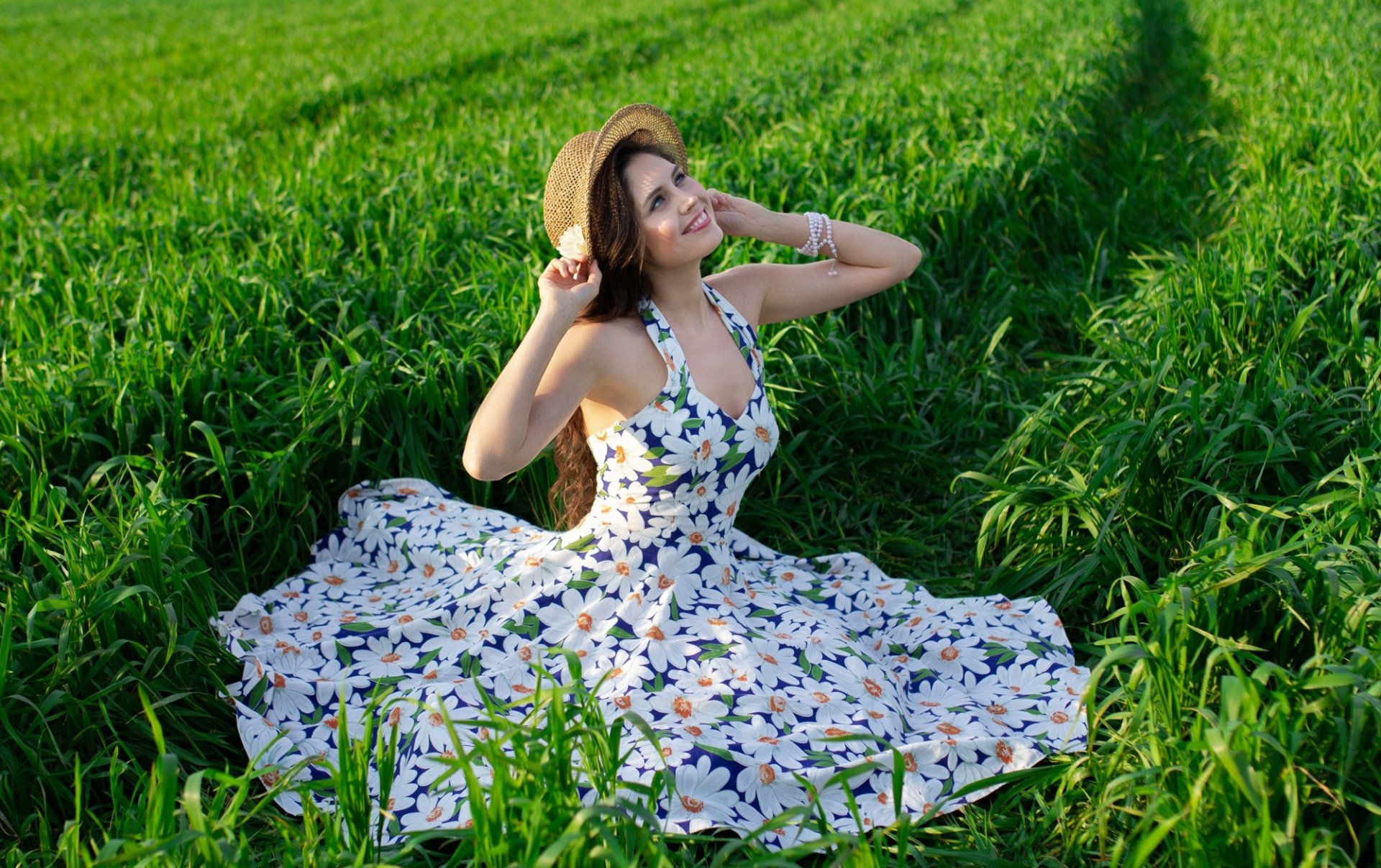 Девочка в летнем платье фото