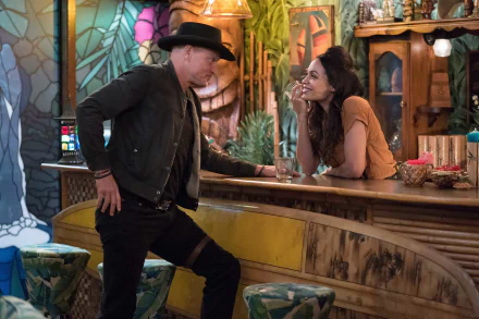 Rosario Dawson Woody Harrelson movie Zombieland: Double Tap HD Desktop Wallpaper | Background Image