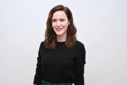 smile brunette actress American Celebrity Rachel Brosnahan HD Desktop Wallpaper | Background Image