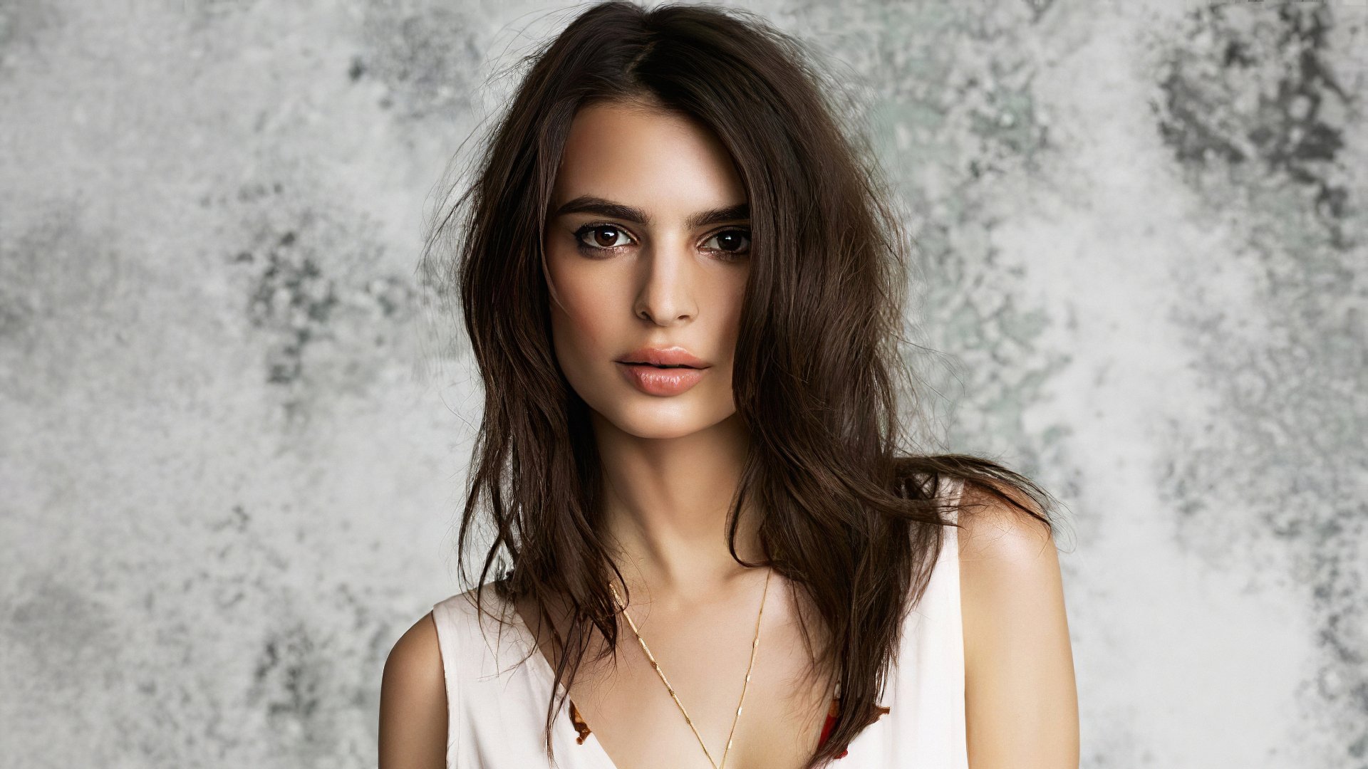 Download Brown Eyes Brunette Actress Model Celebrity Emily Ratajkowski 4k Ultra Hd Wallpaper 