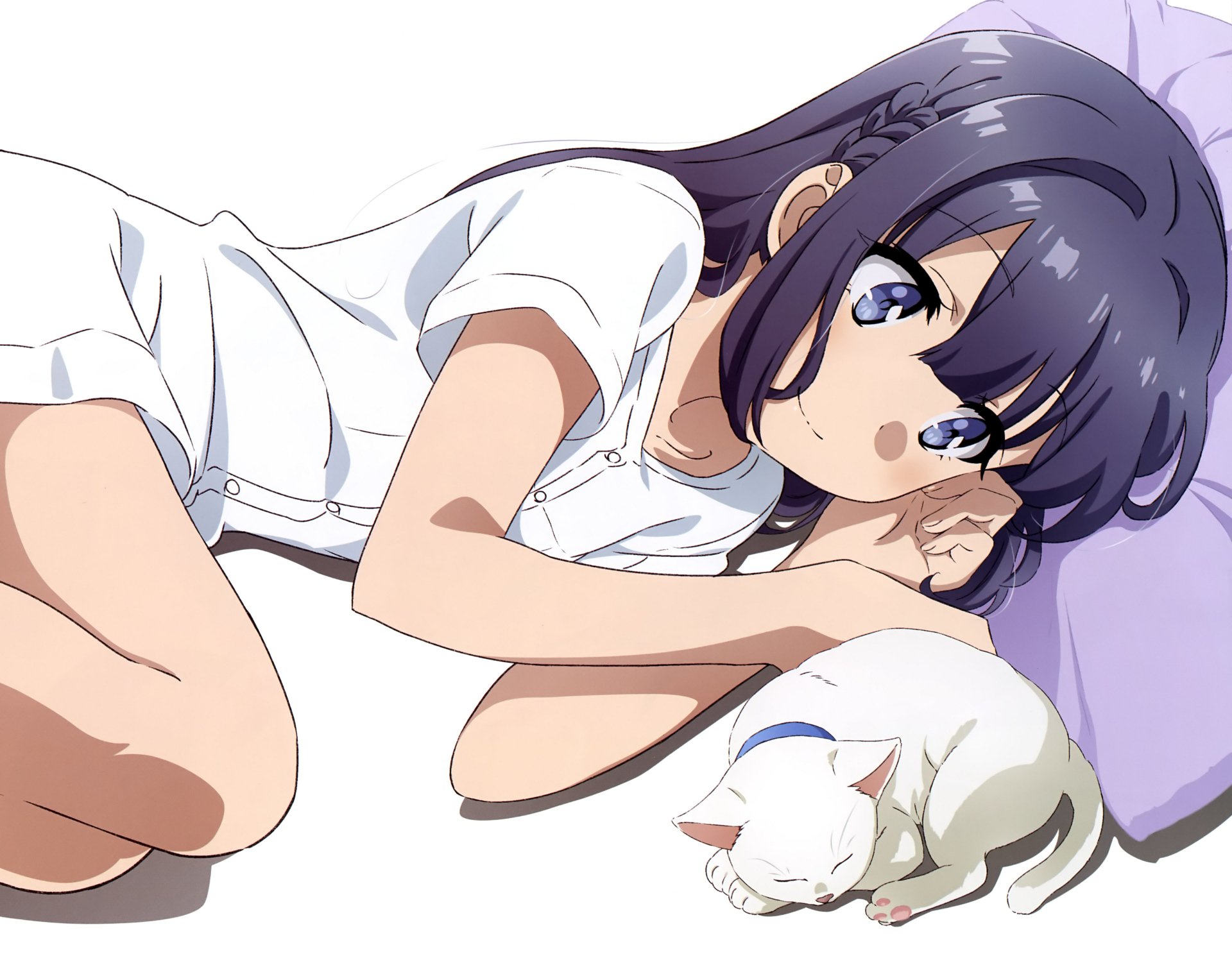 Anime-style 4K Ultra HD wallpaper featuring Shoko Makinohara from Rascal Does Not Dream of Bunny Girl Senpai lying down with a white cat on a soft purple surface.