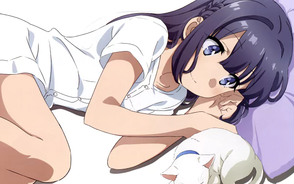 Anime-style 4K Ultra HD wallpaper featuring Shoko Makinohara from Rascal Does Not Dream of Bunny Girl Senpai lying down with a white cat on a soft purple surface.