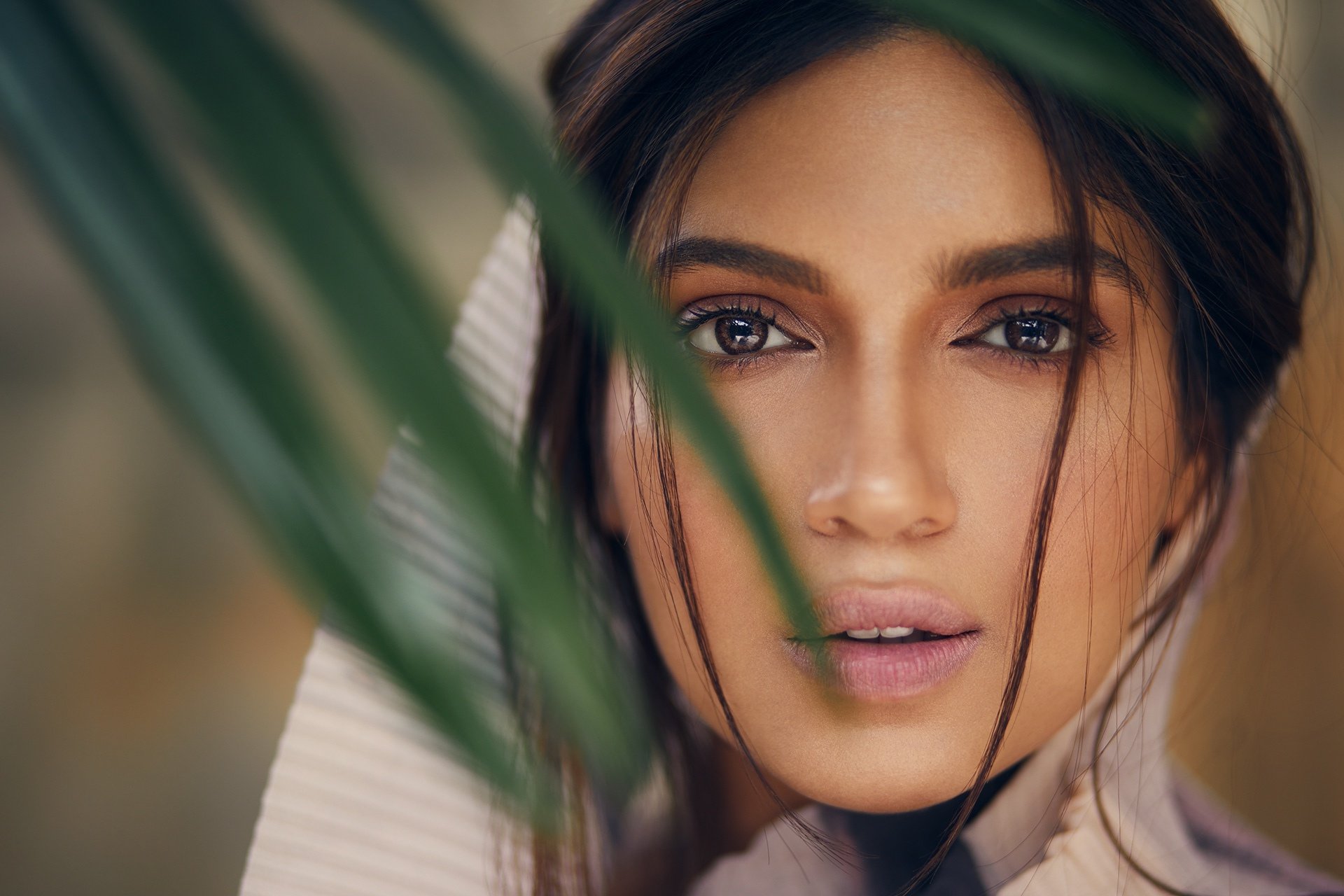 Download Stare Brown Eyes Brunette Bollywood Actress Indian Face Celebrity Bhumi Pednekar HD Wallpaper