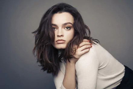 English face black hair actress Celebrity Emma Mackey HD Desktop Wallpaper | Background Image