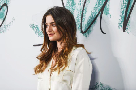 brunette British actress woman Millie Brady HD Desktop Wallpaper | Background Image