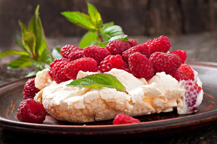  Raspberry Pavlova