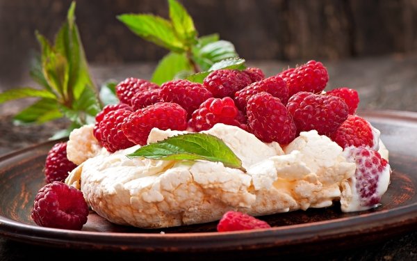 Food Dessert Berry Raspberry Meringue Pavlova HD Wallpaper | Background Image