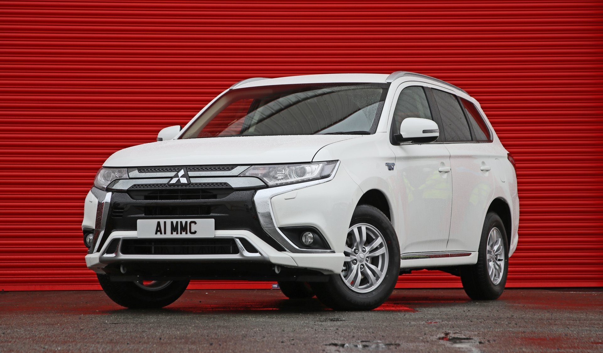 Download SUV White Car Car Mitsubishi Vehicle Mitsubishi Outlander 4k Ultra HD Wallpaper