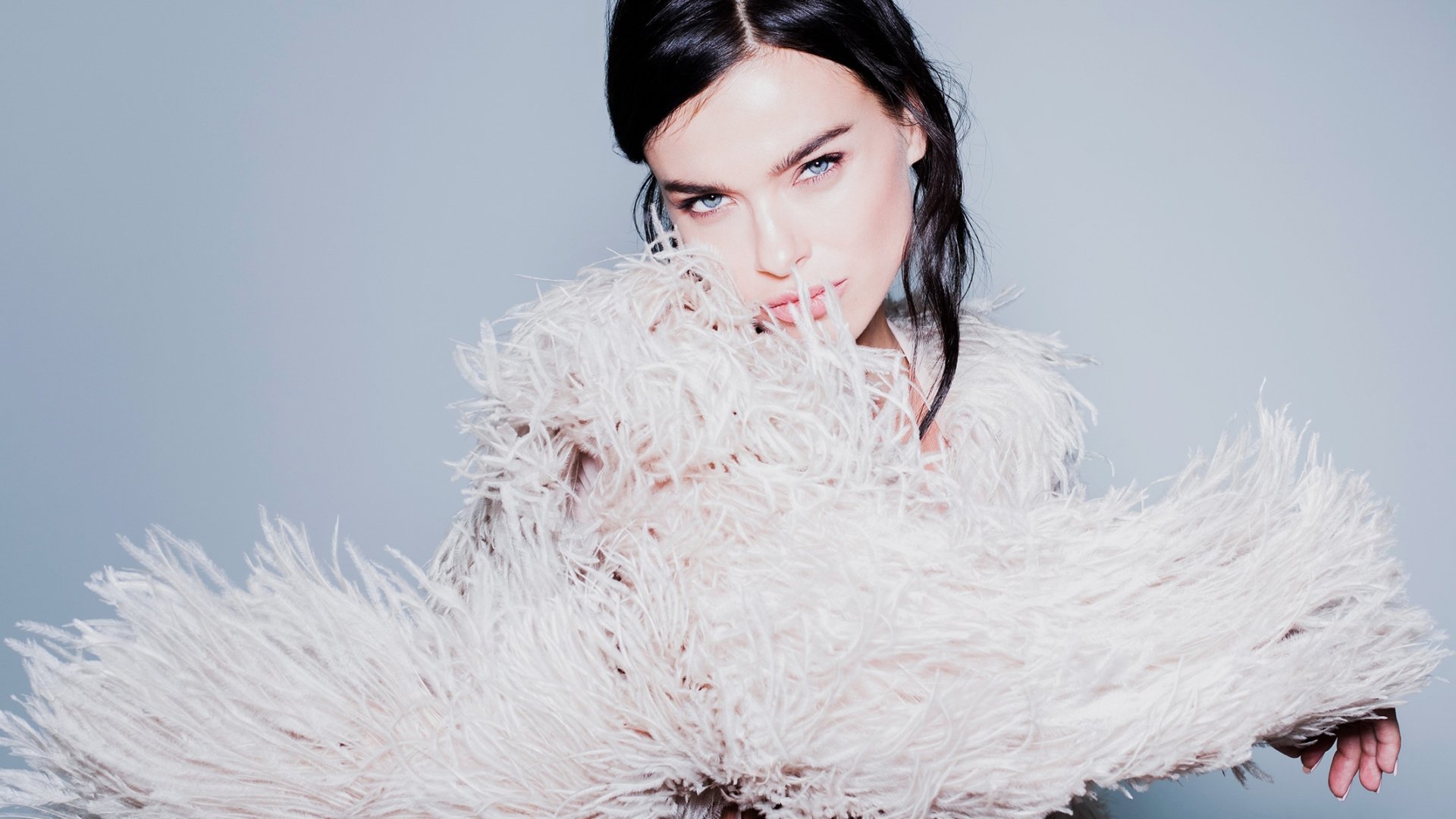 Download Russian Blue Eyes Black Hair Singer Music Elena Temnikova HD Wallpaper