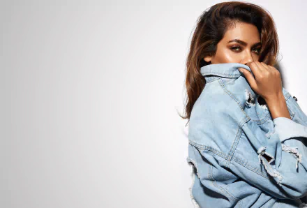brown eyes Bollywood actress Indian brunette Celebrity Esha Gupta HD Desktop Wallpaper | Background Image