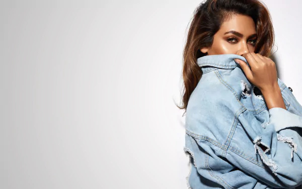 brown eyes Bollywood actress Indian brunette Celebrity Esha Gupta HD Desktop Wallpaper | Background Image