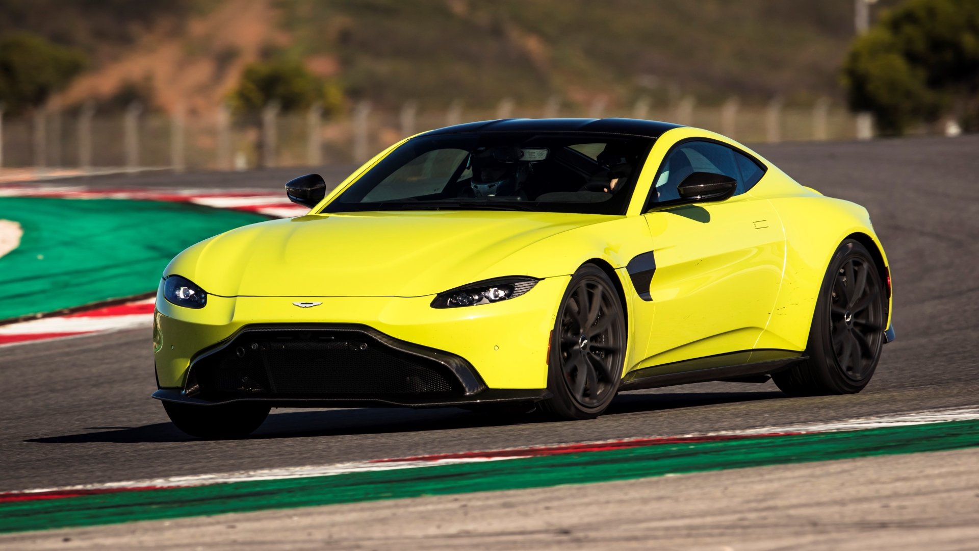 Download Vehicle Aston Martin Vantage 4k Ultra HD Wallpaper