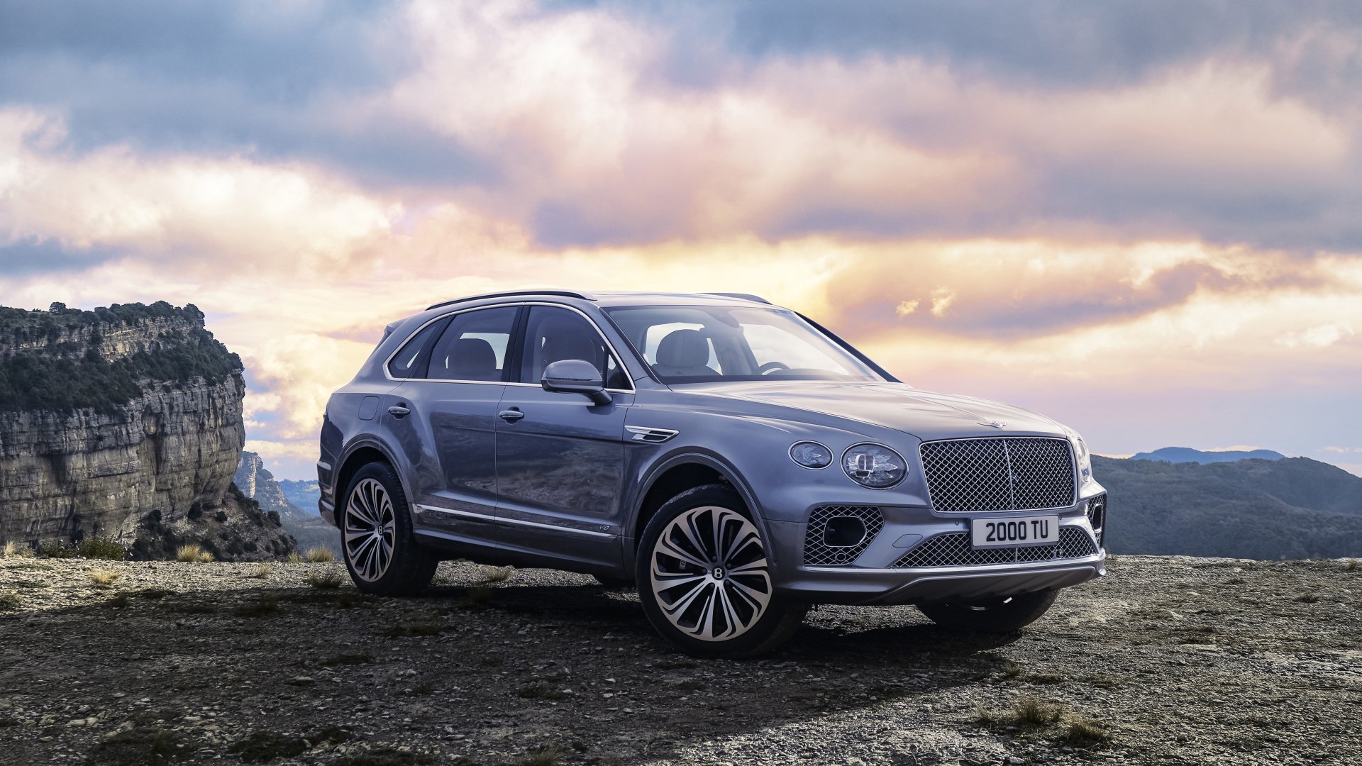 Download Silver Car SUV Car Bentley Vehicle Bentley Bentayga 4k Ultra HD Wallpaper
