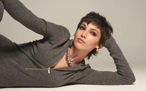 short hair brunette Spanish actress Celebrity Úrsula Corberó HD Desktop Wallpaper | Background Image