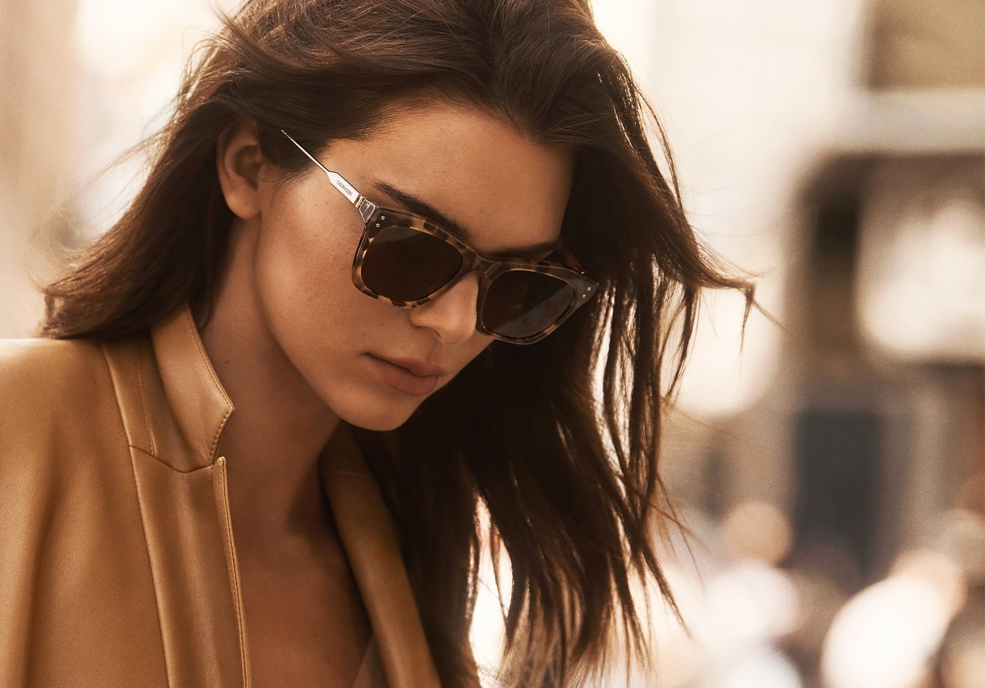 Brunette American model in tortoiseshell sunglasses, shallow depth-of-field close-up with warm cinematic lighting — HD desktop wallpaper