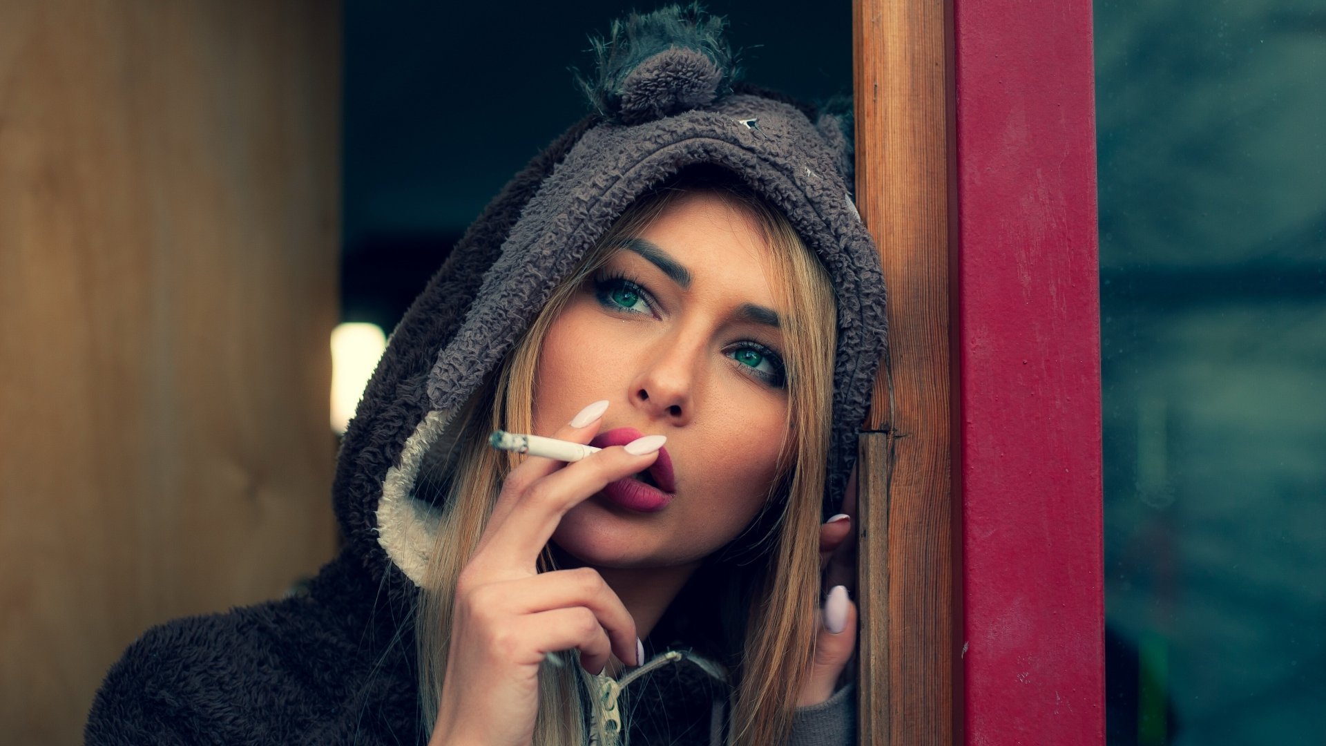Download Smoking Hood Green Eyes Blonde Woman Model 4k Ultra HD Wallpaper