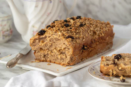  Cake with oats and raisins by Melanie Dompierre
