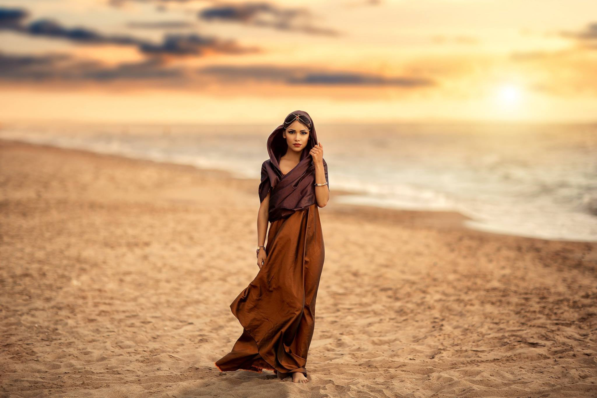 Desert girl. Фотосессия в пустыне. Восточная девушка в пустыне. Восток пустыня девушка. Восточная девушка в длинном платье.