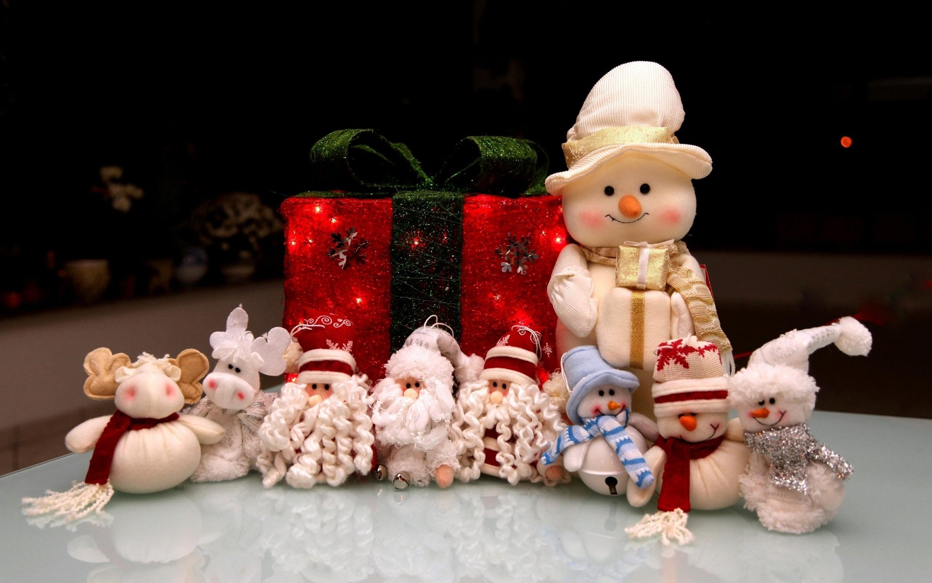 Download Santa Snowman Toy Gift Box Holiday Christmas 4k Ultra HD Wallpaper