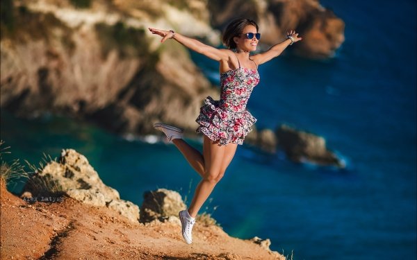 Women Mood Yevgenia Yarmak Jump Model HD Wallpaper | Background Image