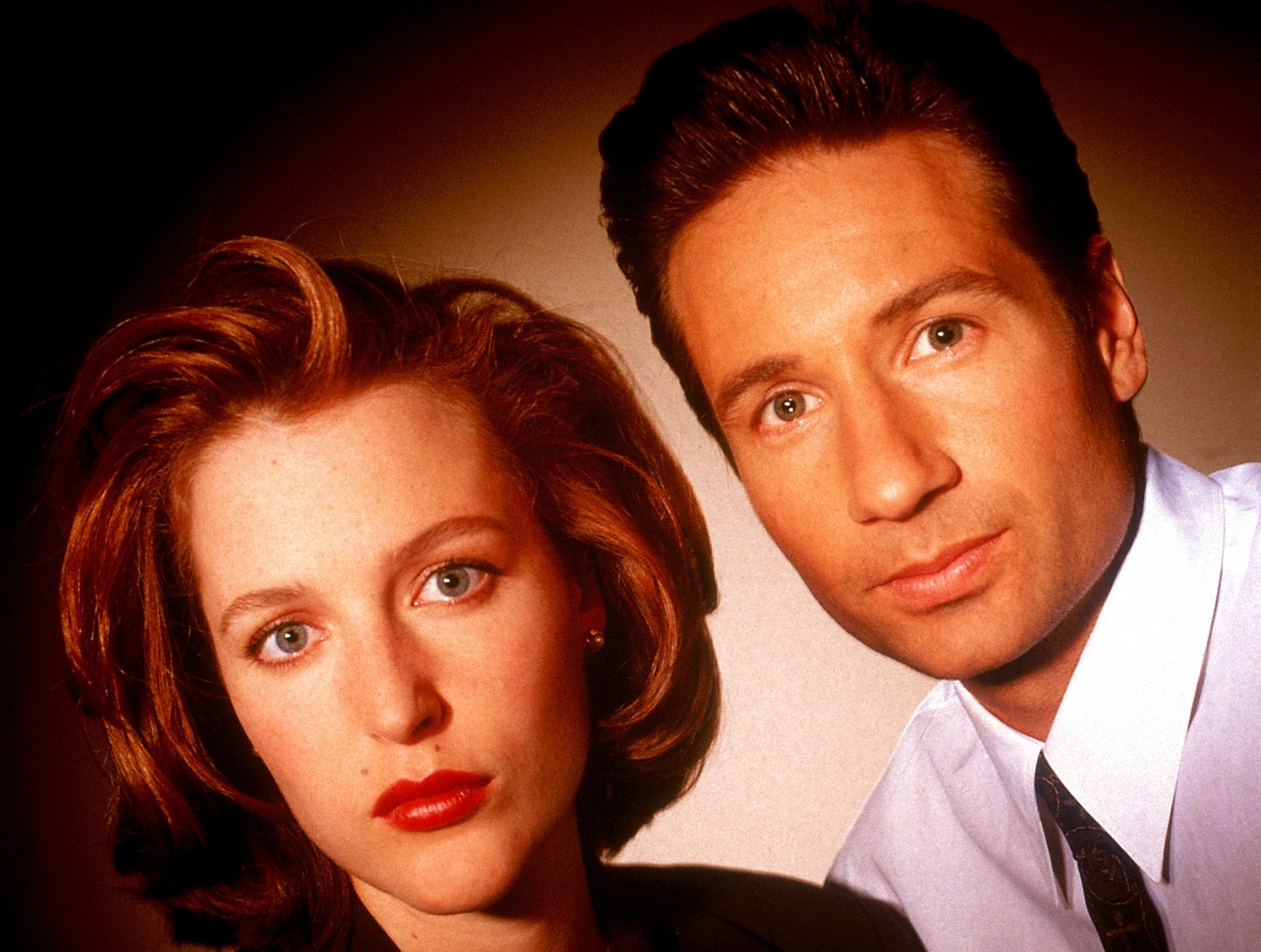 Download Fox Mulder Dana Scully Gillian Anderson David Duchovny TV Show The X-Files HD Wallpaper