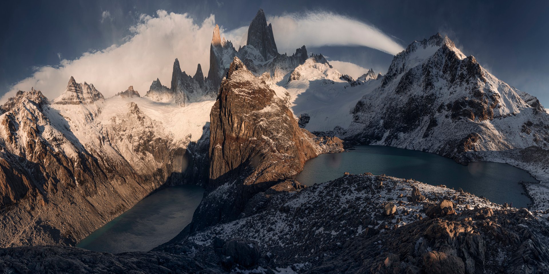 A stunning 4K Ultra HD PC wallpaper showcasing rugged snow-capped mountains and a serene lake in Argentina’s breathtaking natural landscape.