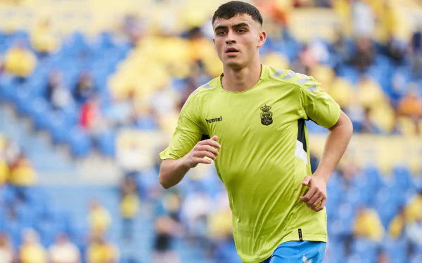 Spanish soccer Pedro González López Pedri (Soccer Player) Sports HD Desktop Wallpaper | Background Image