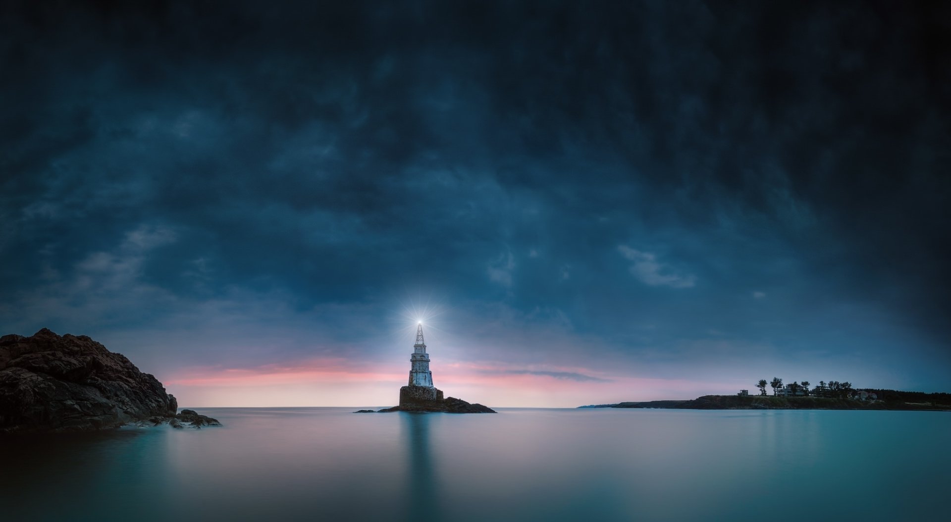 Man-Made Beacon — HD Lighthouse Wallpaper | 2048x1124 | Wallpaper Abyss