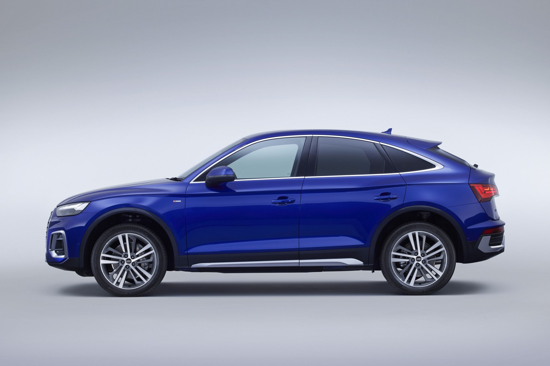 Download SUV Audi Q5 Vehicle Audi Q5 S Line 4k Ultra HD Wallpaper