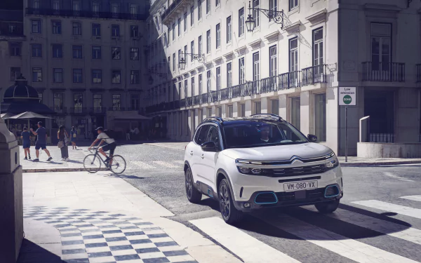  White Citroën C5 Aircross SUV Hybrid