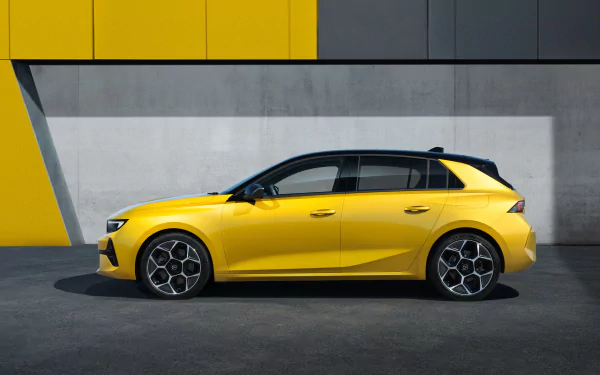  Yellow 2021 Opel Astra Hybrid (L)