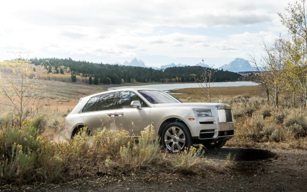 SUV vehicle Rolls-Royce Cullinan HD Desktop Wallpaper | Background Image