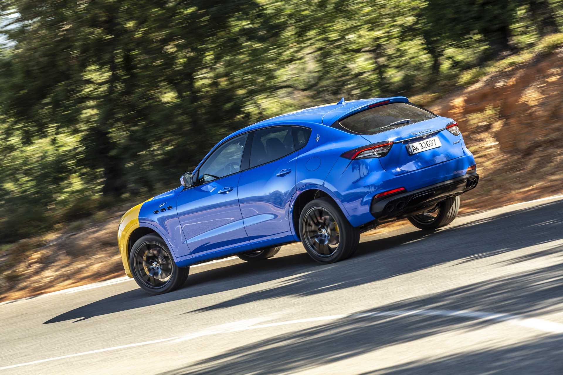 Download SUV Maserati Levante Vehicle Maserati Levante GT Hybrid Fuoriserie 4k Ultra HD Wallpaper