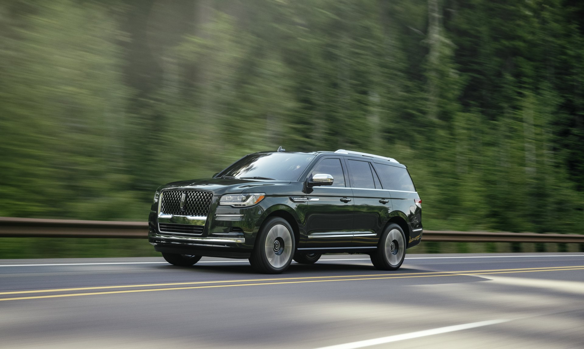 Download SUV Vehicle Lincoln Navigator 8k Ultra HD Wallpaper