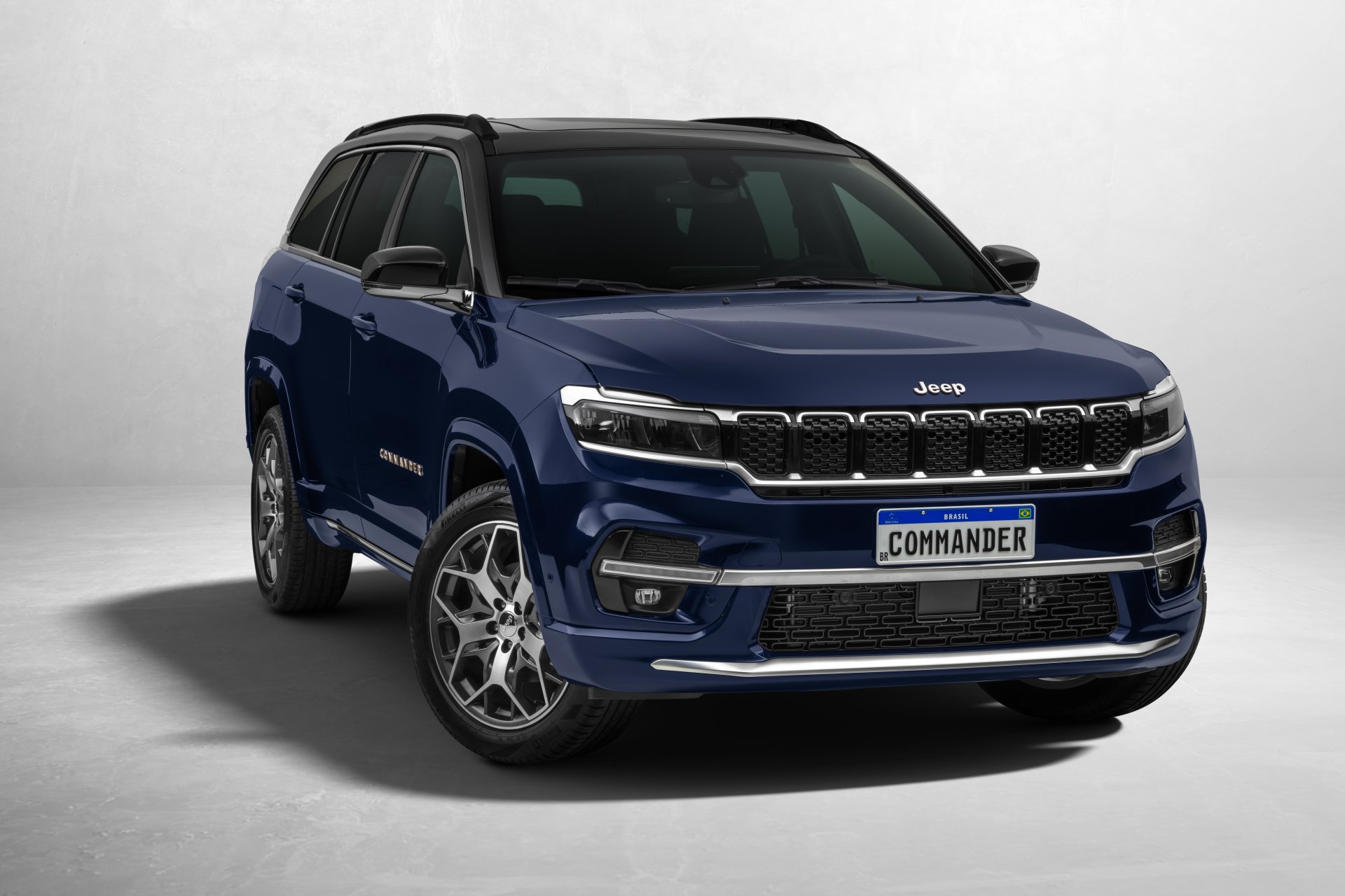 Download Vehicle Jeep Commander 8k Ultra HD Wallpaper