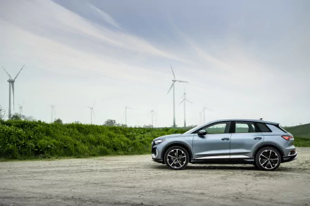  Audi Q4 45 e-tron quattro S line