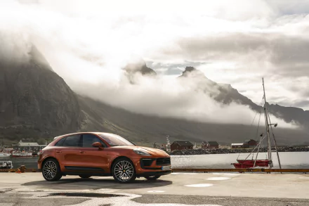  Orange Porsche Macan S (95B)