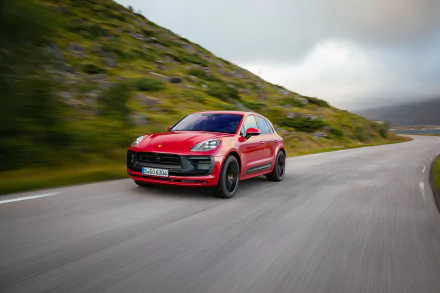  Red Porsche Macan GTS (95B)