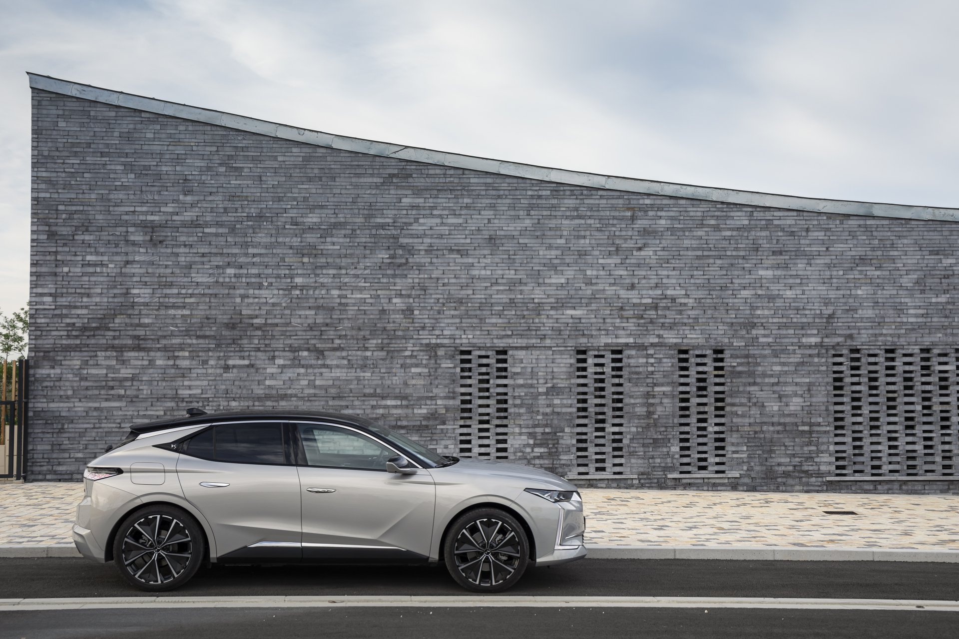 Download Electric Car DS 4 E-Tense Vehicle DS 4 4k Ultra HD Wallpaper