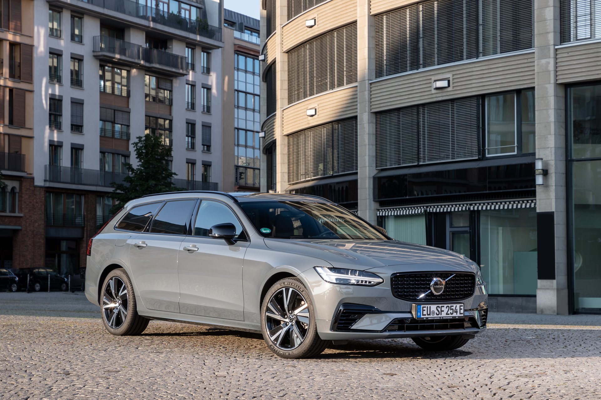 Download Volvo V90 Vehicle Volvo V90 T6 AWD 4k Ultra HD Wallpaper