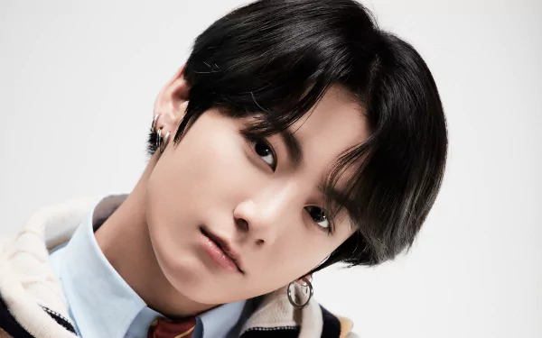 Close-up 4K Ultra HD desktop wallpaper of Jungkook, K-pop singer from BTS, showcasing his stylish look and charismatic expression.