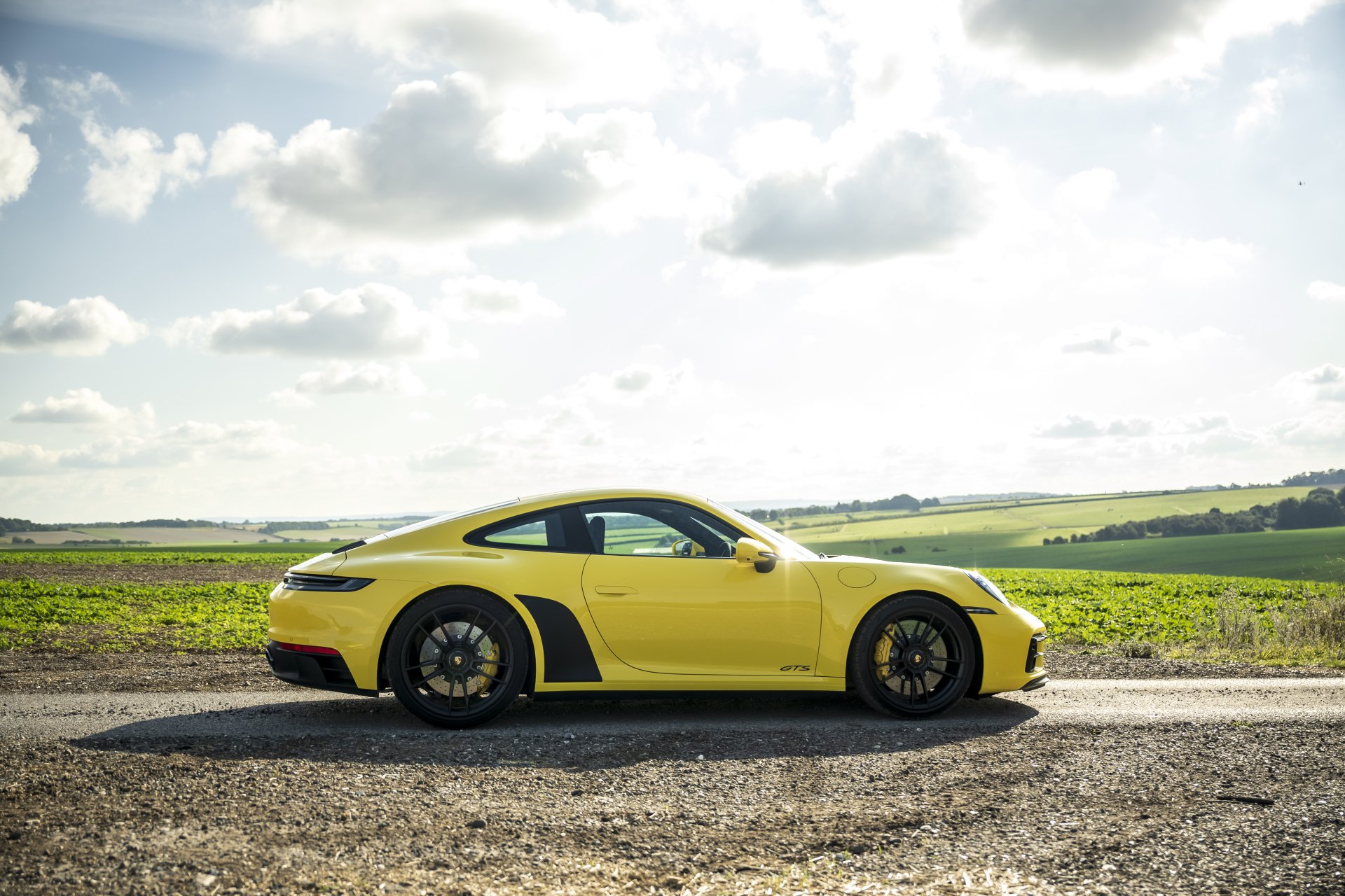 Download Vehicle Porsche 911 Carrera GTS 4k Ultra HD Wallpaper